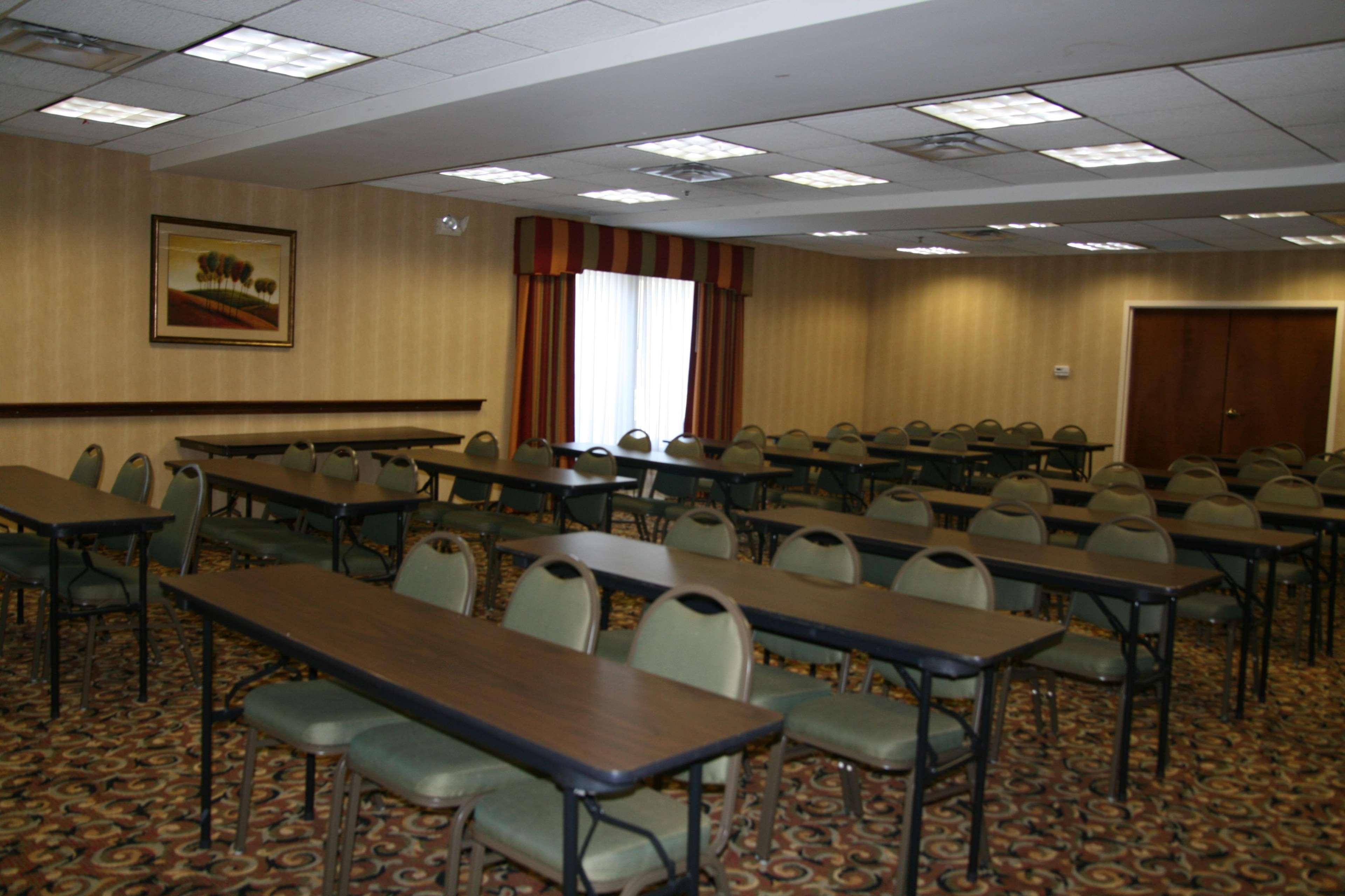 Hampton Inn Adel Exterior photo