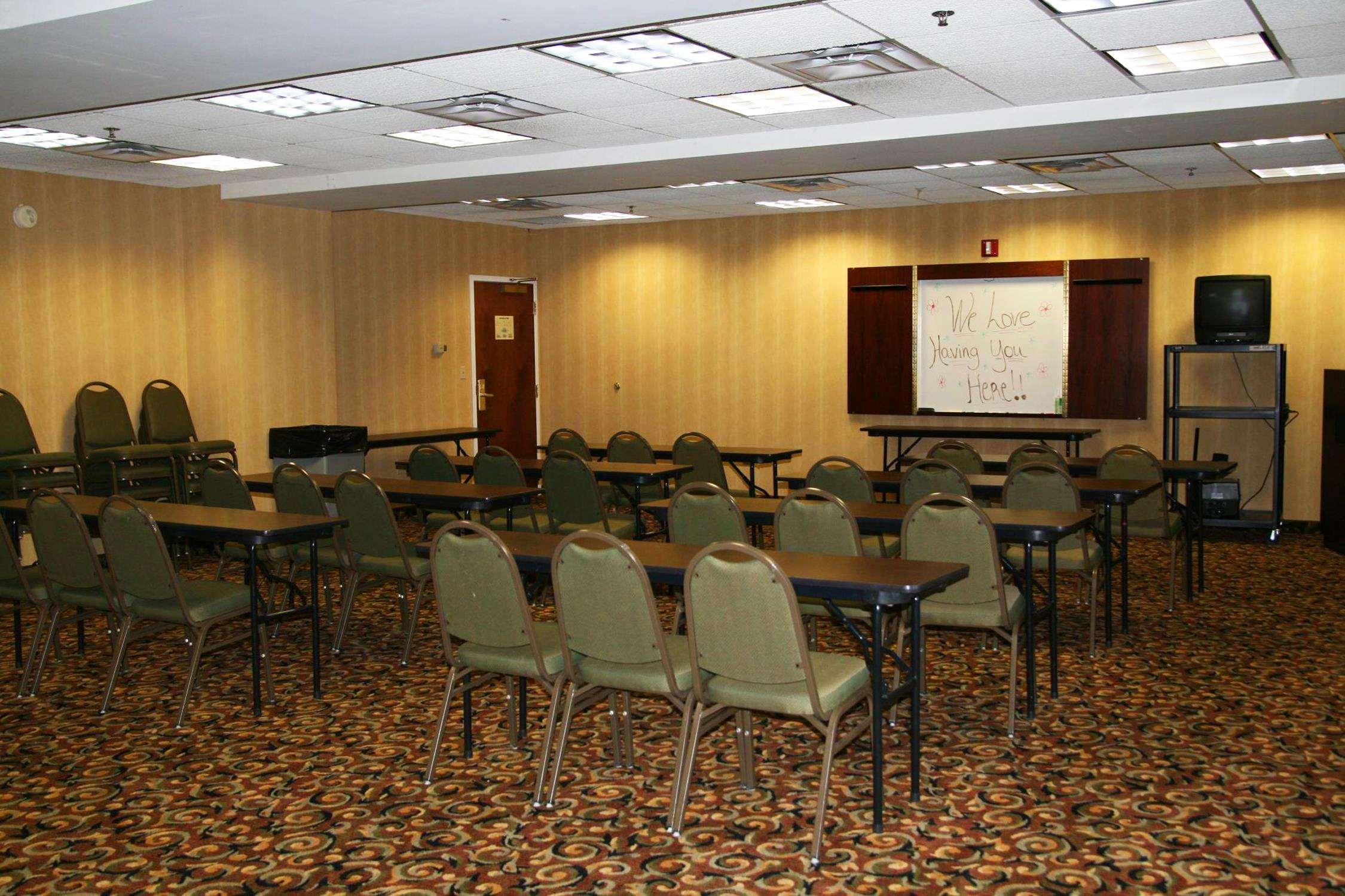 Hampton Inn Adel Exterior photo