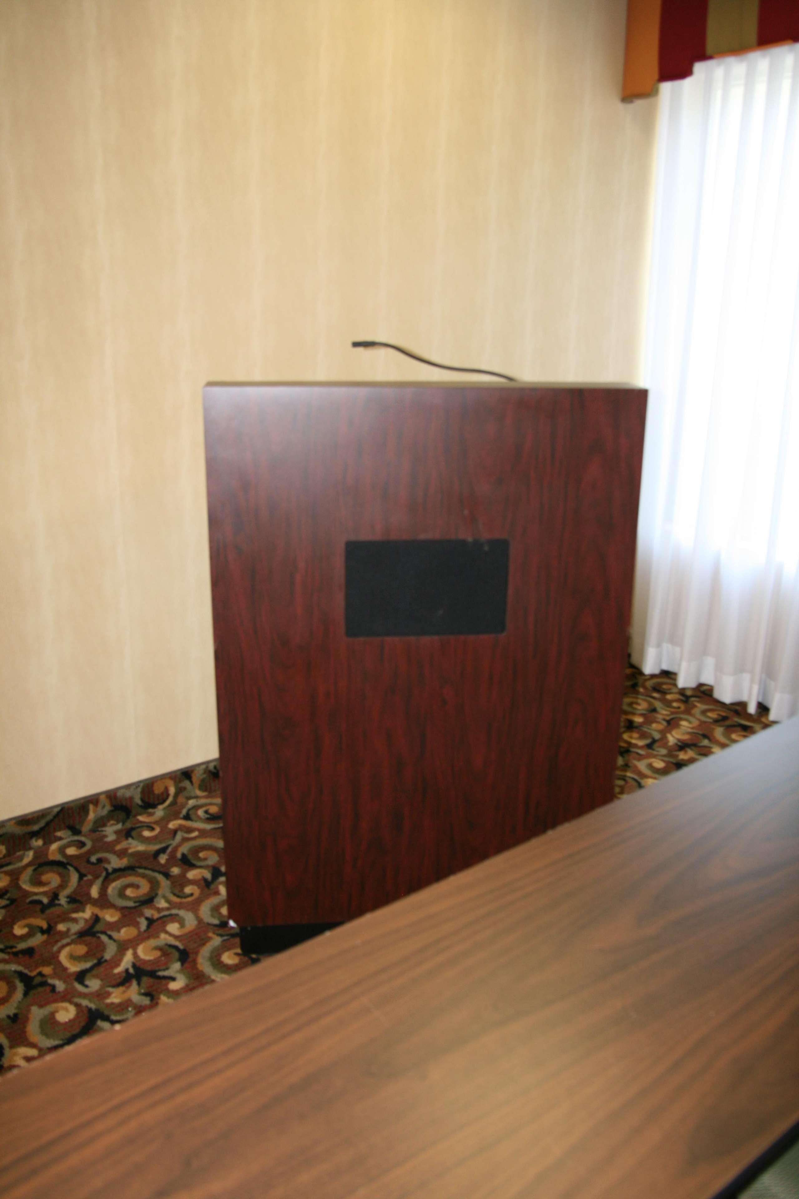 Hampton Inn Adel Facilities photo