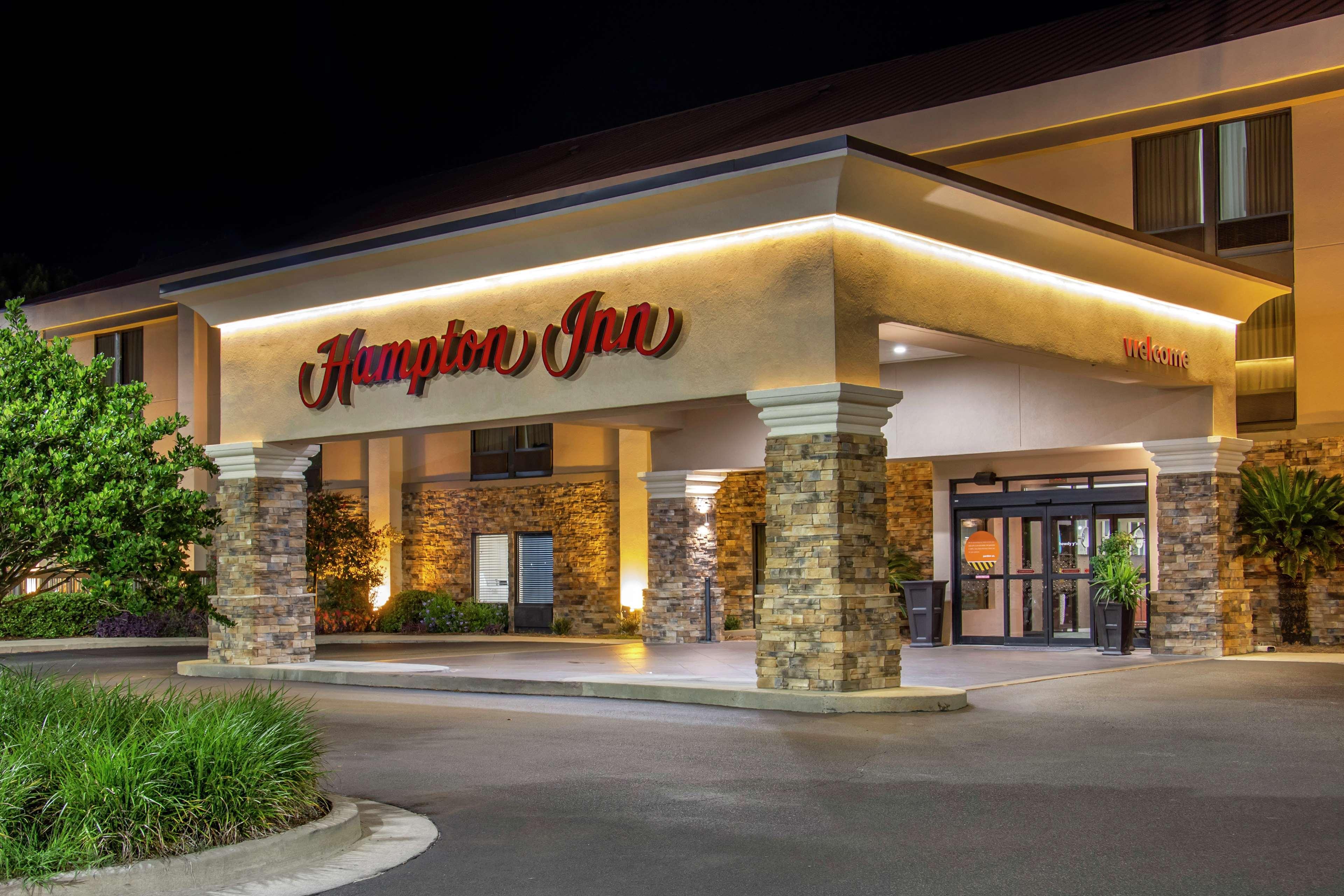 Hampton Inn Adel Exterior photo