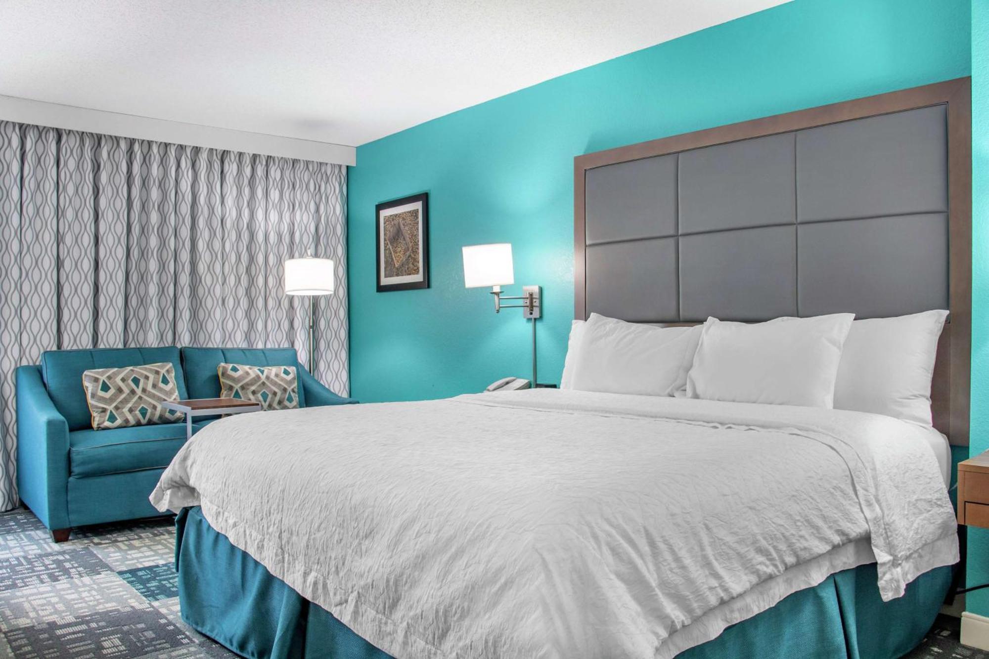Hampton Inn Adel Exterior photo
