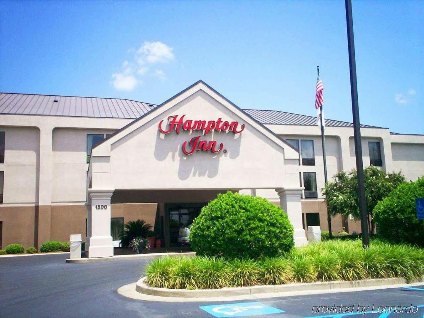 Hampton Inn Adel Exterior photo