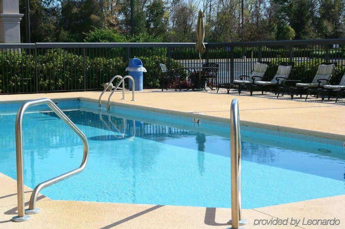 Hampton Inn Adel Exterior photo